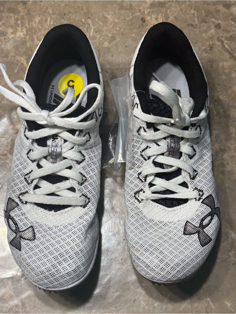 New Under Armour Kick Distance 4 track spikes 
Men’s size 5
Women’s size 6.5 - Picture 7 of 11